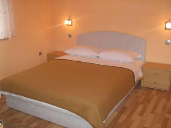 House Mirjana Hotel Smoljanac Ngoại thất bức ảnh